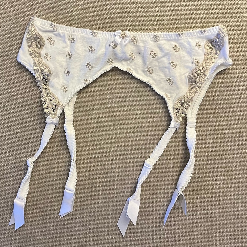Floral and Bow Details Garter Belt
